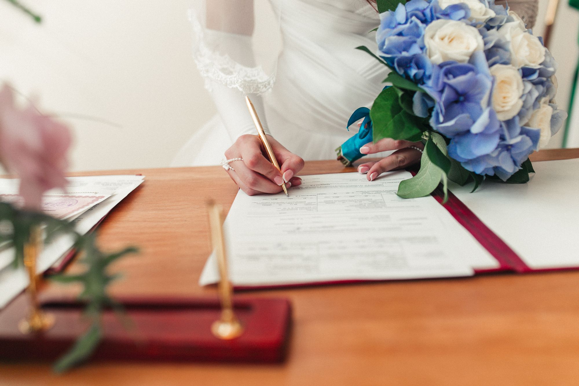 Tudo o que você precisa saber para mudar o nome depois do casamento